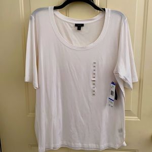White Nine West 3/4 tee shirt. Brand new with tags